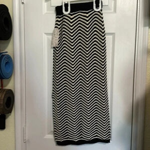 New w/Tags 2 pc Willow & Wind Sweater Crop and Long Skirt XS